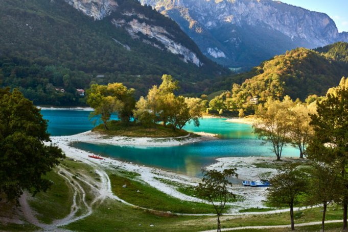 Il Lago di Tenno è lo specchio d'acqua dolce più pulito d'Italia