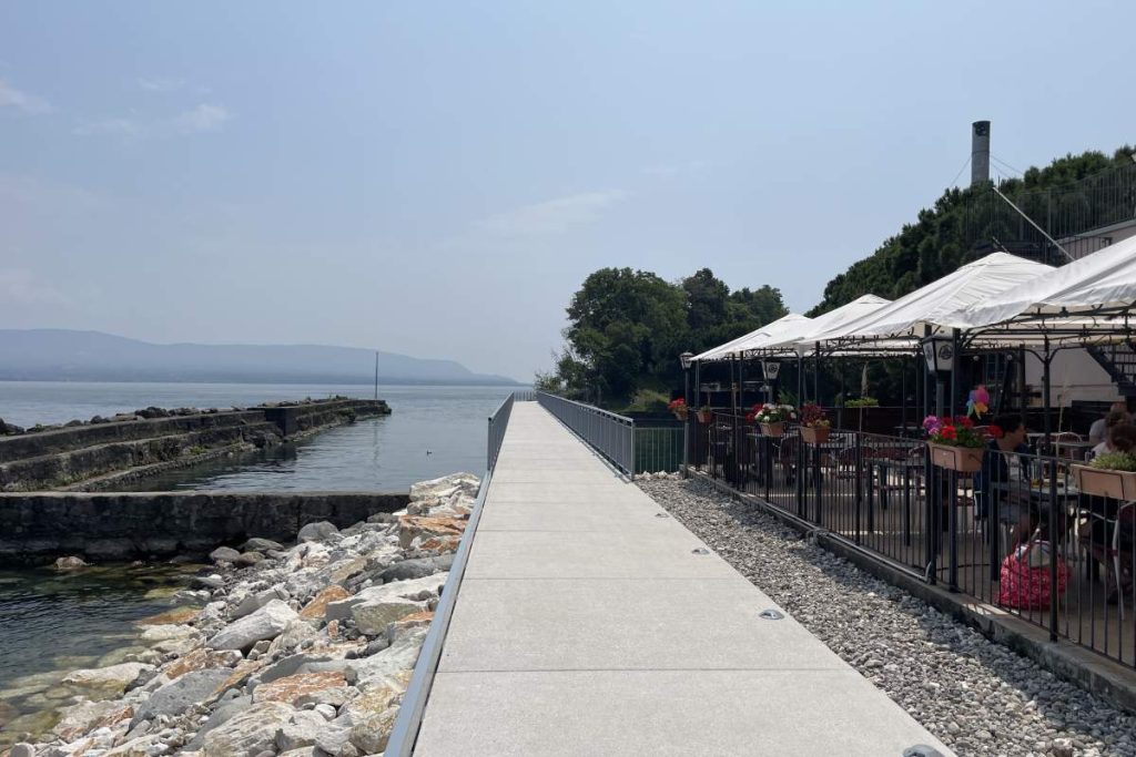 walks with strollers on Lake Garda