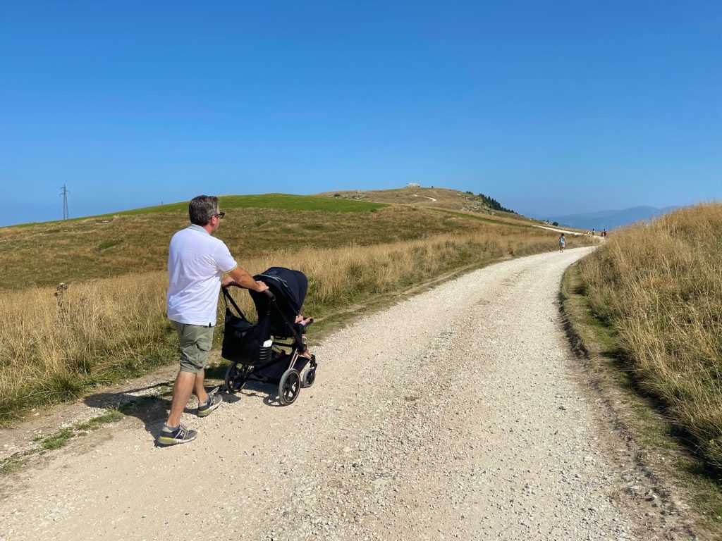 walks with strollers on Lake Garda