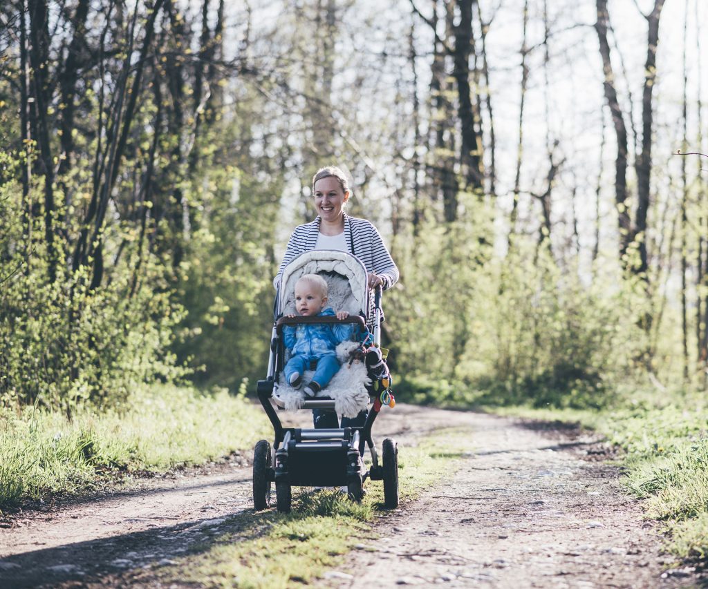 walks with strollers on Lake Garda