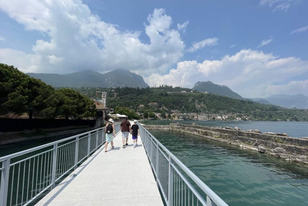 walks with strollers on Lake Garda