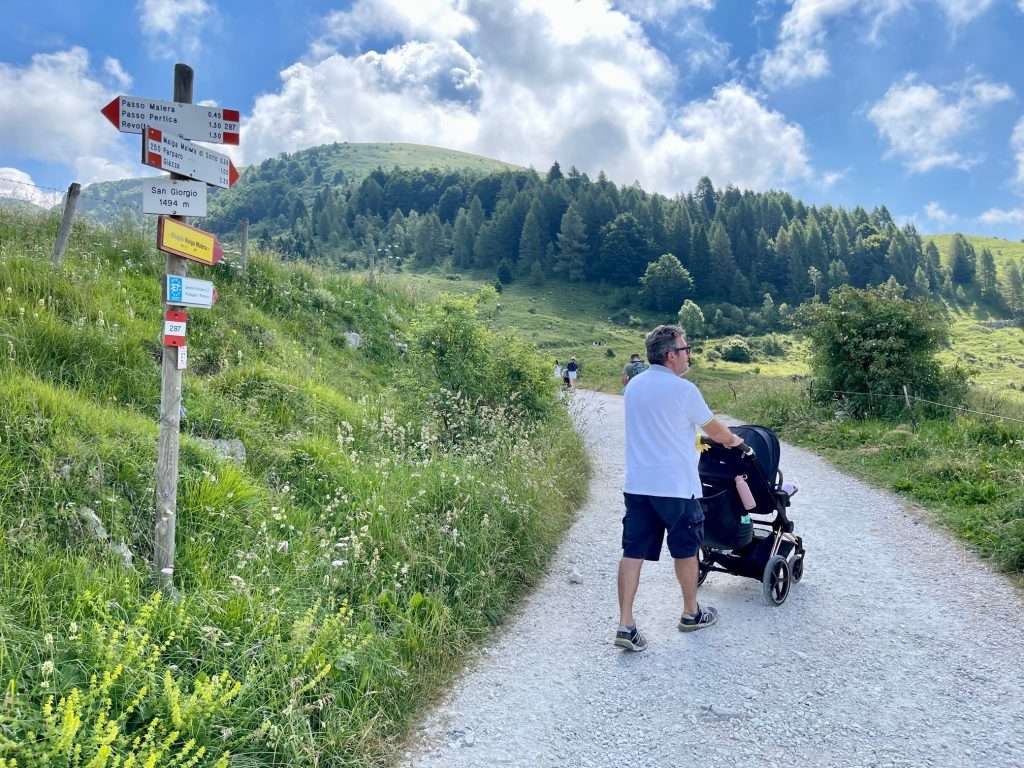 walks with strollers on Lake Garda