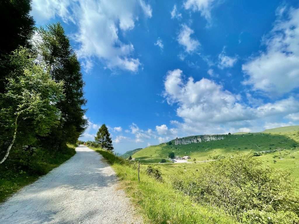 walks with strollers on Lake Garda