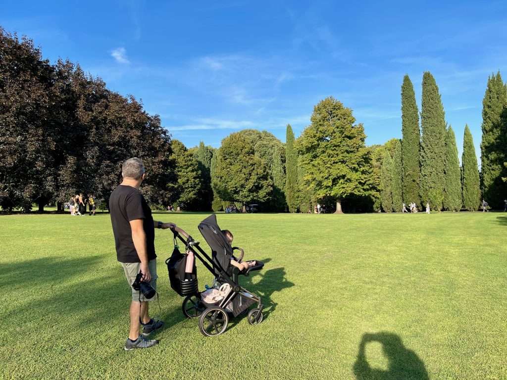 walks with strollers on Lake Garda