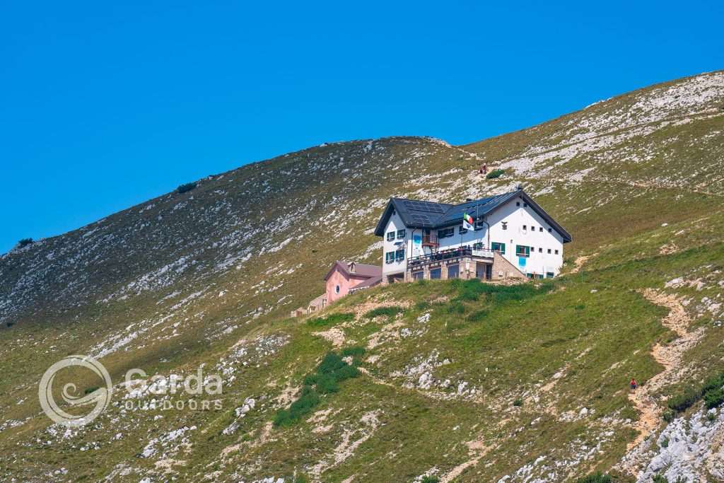 trekking to telegrafo refuge