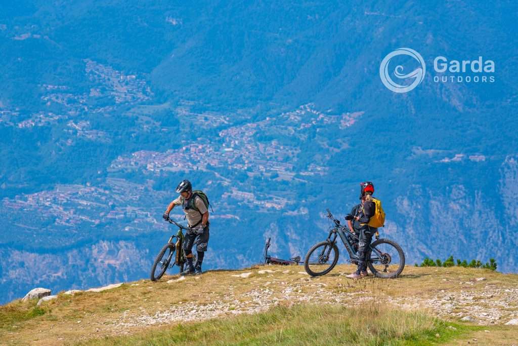 trekking to telegrafo refuge