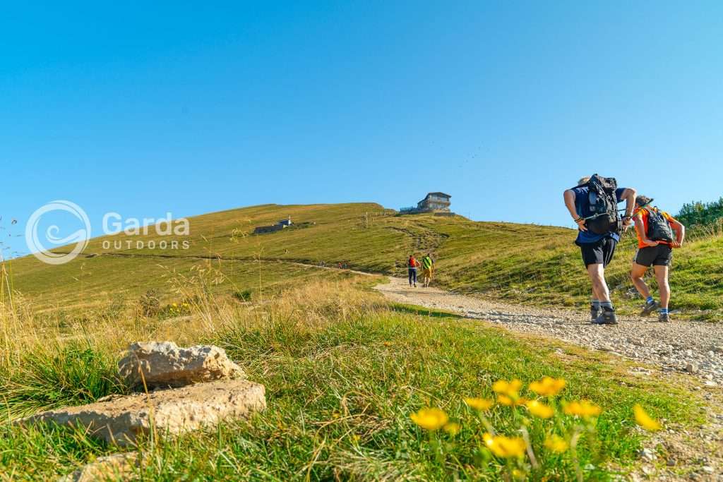 trekking to telegrafo refuge