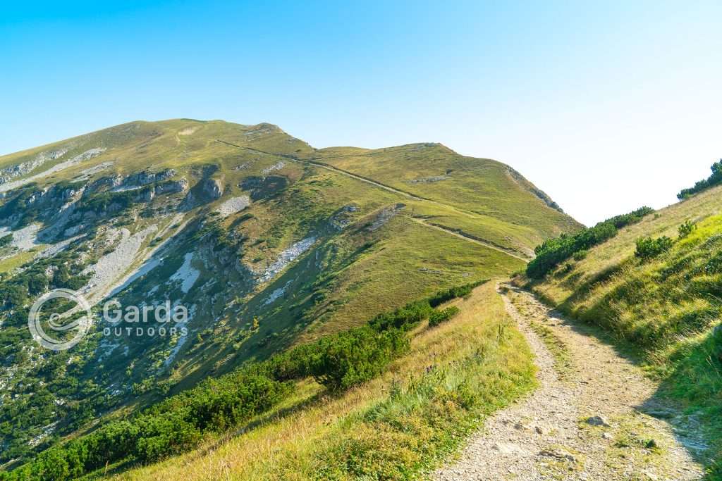 trekking to telegrafo refuge