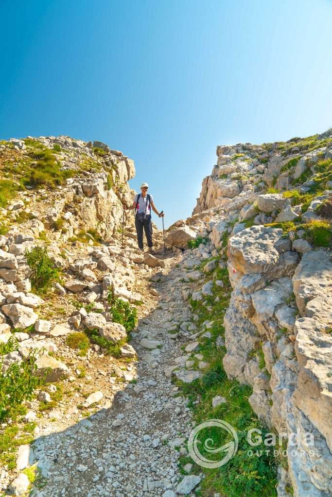 trekking to telegrafo refuge