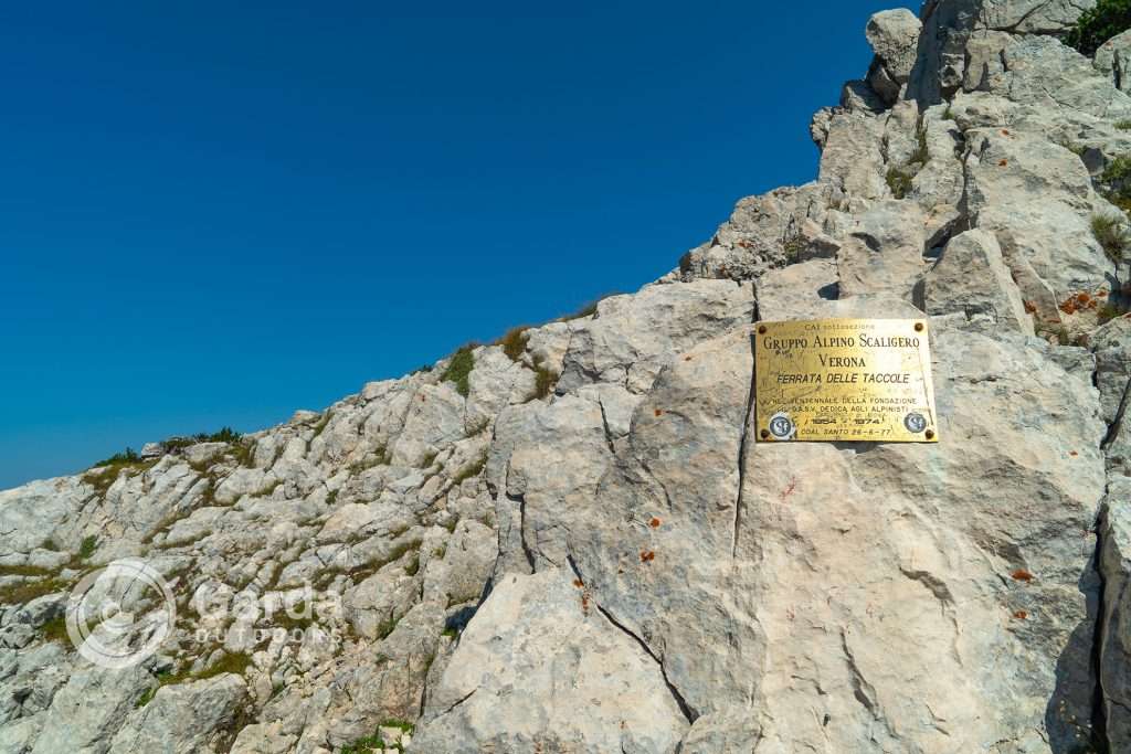 trekking to telegrafo refuge