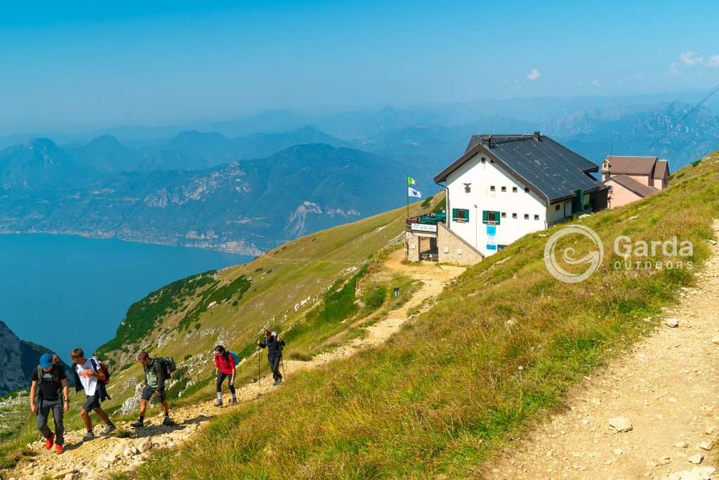 trekking to telegrafo refuge