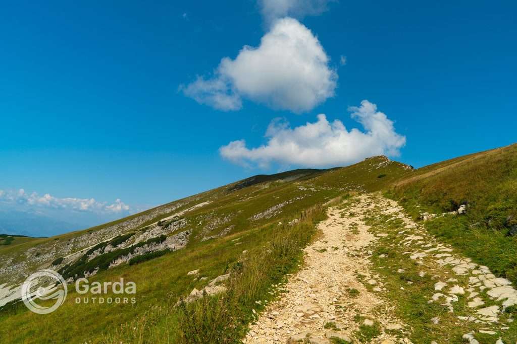 trekking to telegrafo refuge